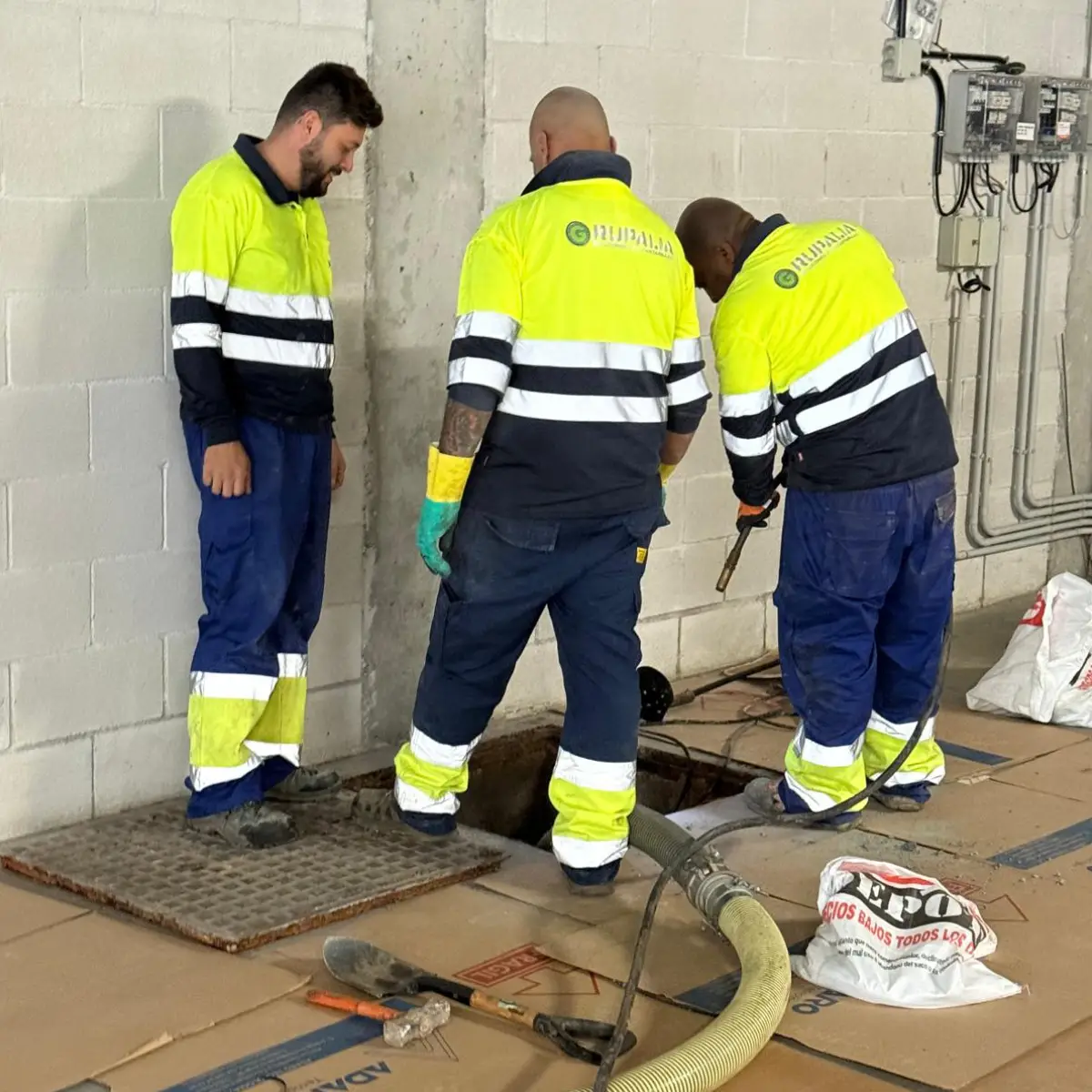 tres especialistas en vaciado de fosas septicas